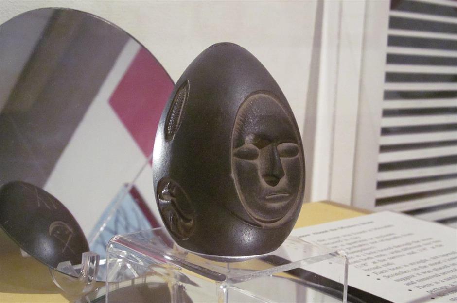 New Hampshire: Lake Winnipesaukee mystery stone